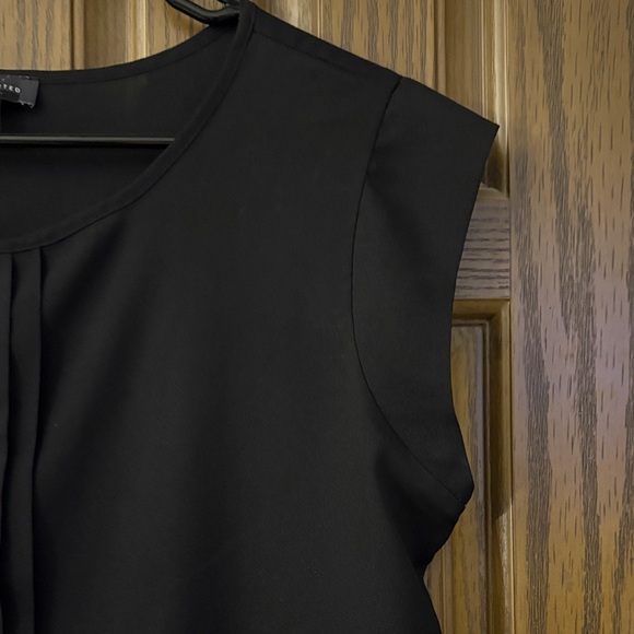 The Limited Classic Black Sleeveless Blouse - Picture 3 of 8